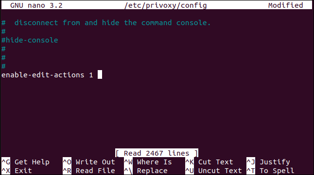 Añadiendo la línea enable-edit-actions 1 al archivo de configuración de Privoxy en nano, en una ventana de terminal.