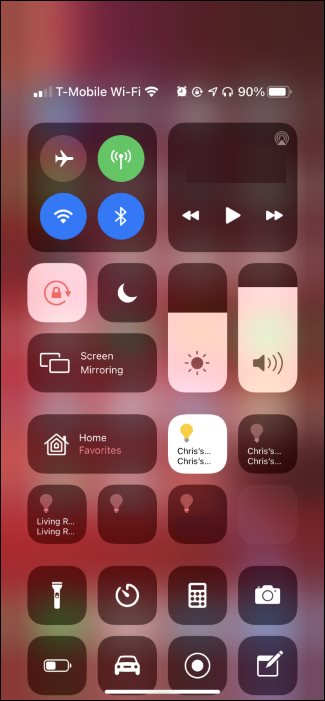El Centro de control del iPhone que muestra los controles domésticos inteligentes