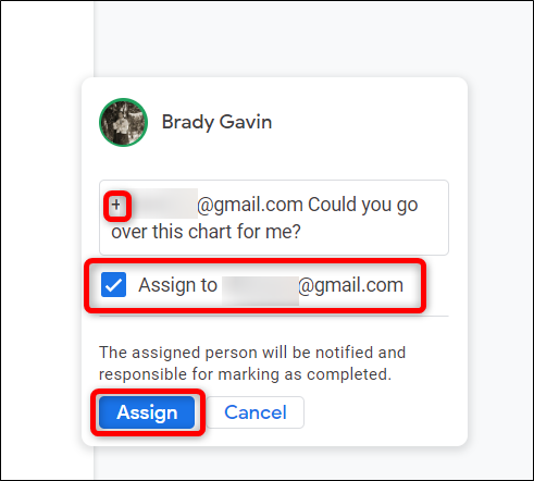 Escriba el correo electrónico de la persona, con un + o @ delante de él, haga clic en la casilla junto a "Asignar a ..." y haga clic en "Asignar".