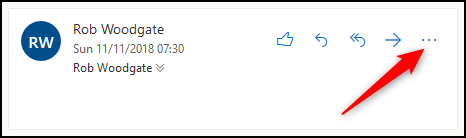 Los tres puntos en la parte superior derecha de un correo.