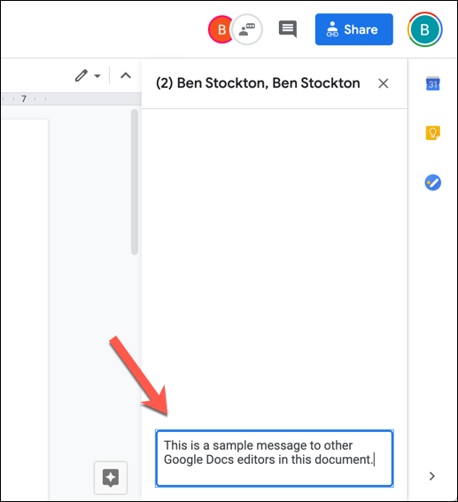 Para enviar un mensaje en el chat del editor de Google Docs, escriba un mensaje en el cuadro en la parte inferior del panel y luego presione Intro.