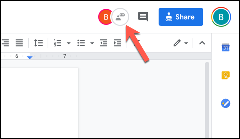 En un documento de Google Docs abierto con varios editores activos, presione el ícono "Mostrar chat" en la esquina superior derecha.