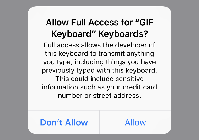 Captura de pantalla de la advertencia de iOS contra la habilitación de "Acceso completo" para teclados de terceros.