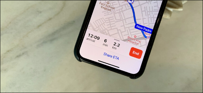 Botón Compartir ETA que se muestra durante la navegación en iPhone en la aplicación de mapas