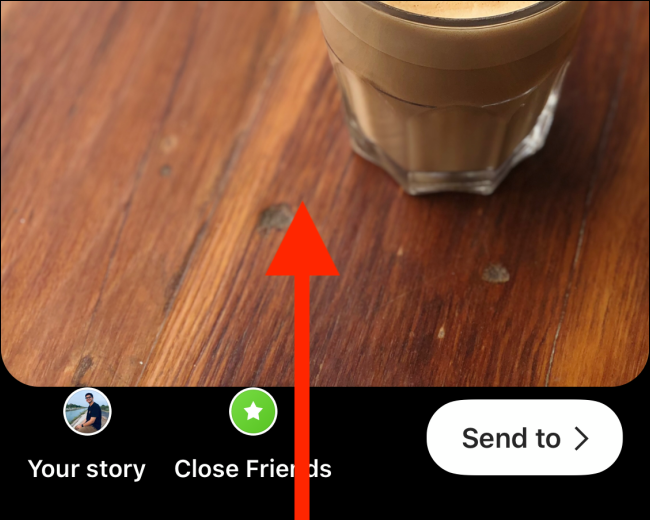 Desliza hacia arriba después de crear tu historia de Instagram