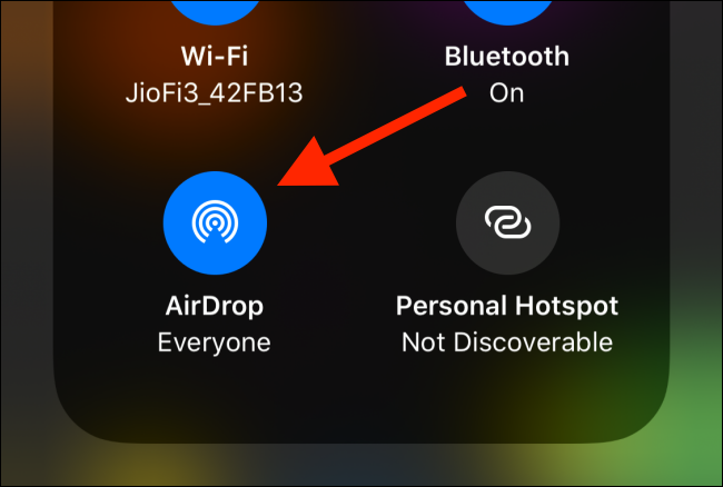 Mantén presionado el botón "AirDrop".