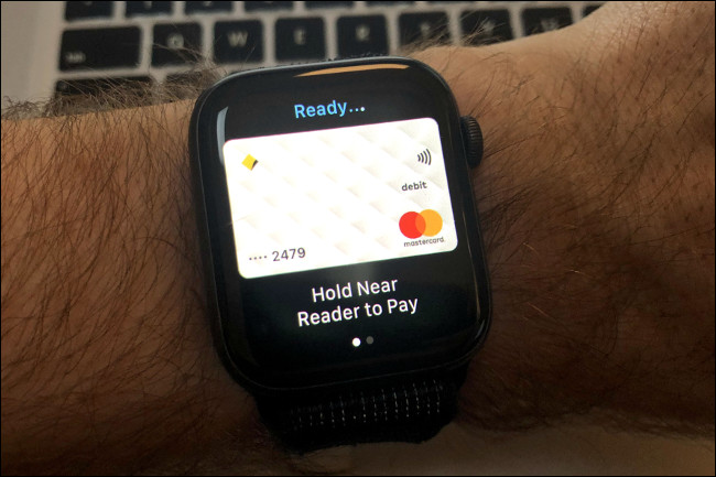 Apple Pay en el Apple Watch Series 4.