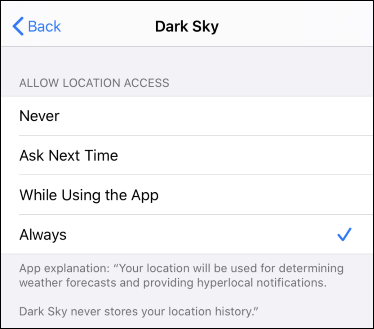 Las opciones de acceso a la ubicación para Dark Sky en la configuración de iOS 13.