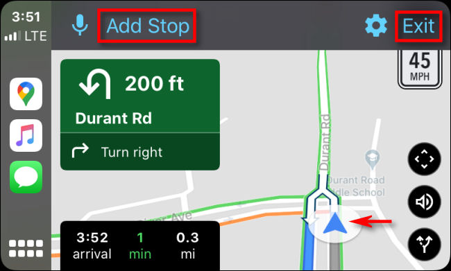 Seguir indicaciones paso a paso en Google Maps en CarPlay a través del iPhone.