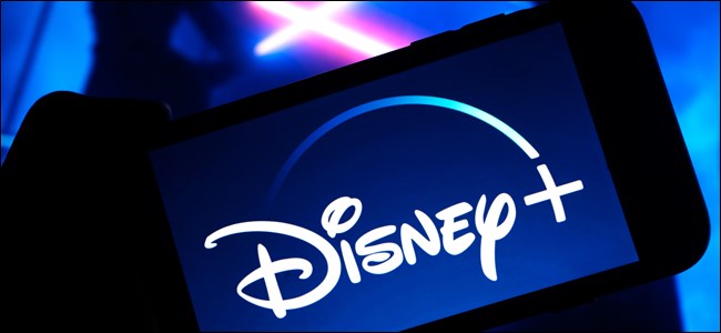 Logotipo de Disney + con fondo de Star Wars