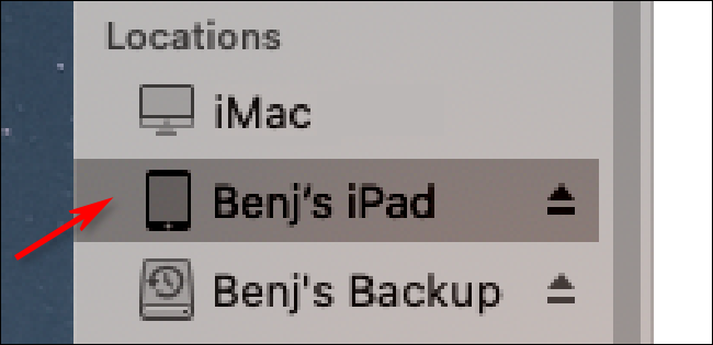 Haga clic en su iPad en el Finder.
