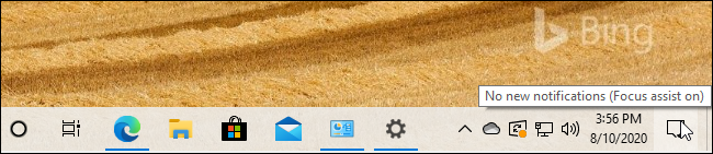 Un mensaje de información sobre herramientas "Focus Assist on" de la barra de tareas de Windows 10.