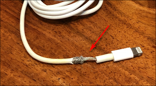Cable Apple Lightning deshilachado