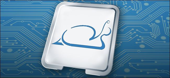 Un caracol superpuesto sobre una CPU, lo que demuestra las ralentizaciones de Spectre