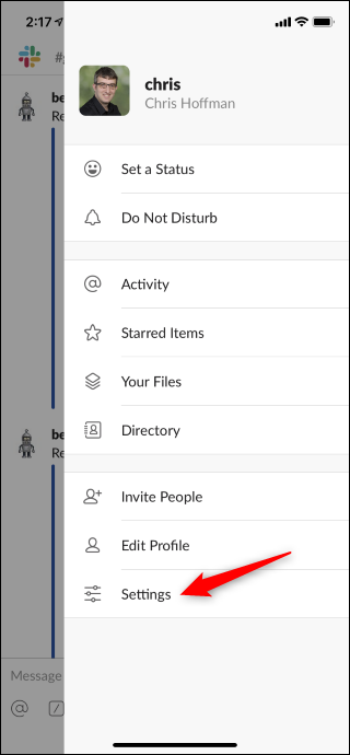 Abra la pantalla de Configuración desde el menú de la barra lateral en Slack en iPhone