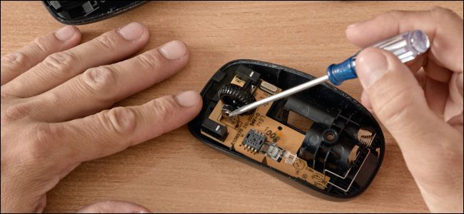 Reparación de las partes internas de un mouse de computadora