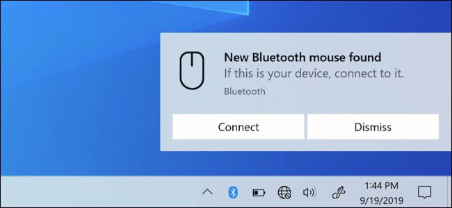 Una notificación de Bluetooth Swift Pair en el escritorio de Windows 10.