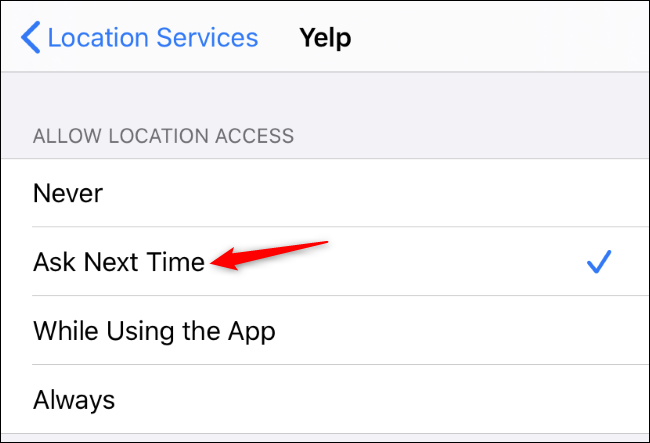 Permisos de ubicación de iPhone que muestran la aplicación Yelp configurada en Preguntar la próxima vez.