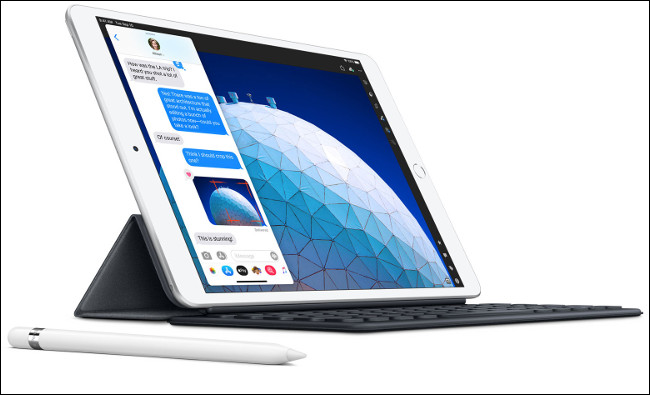 El iPad Air 2020 con un teclado inteligente y un Apple Pencil.