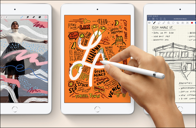 Alguien dibujando en un iPad mini 2020 con un Apple Pencil.