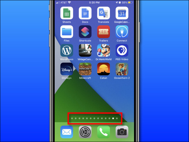 Los puntos de la página de la pantalla de inicio sobre el Dock en un iPhone.