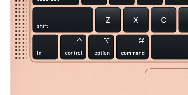 El teclado de MacBook Air que muestra las teclas Control, Opción y Comando.