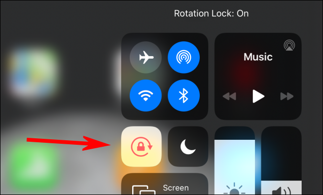 El icono de bloqueo de orientación es de un color diferente para mostrar que está habilitado en un iPad.