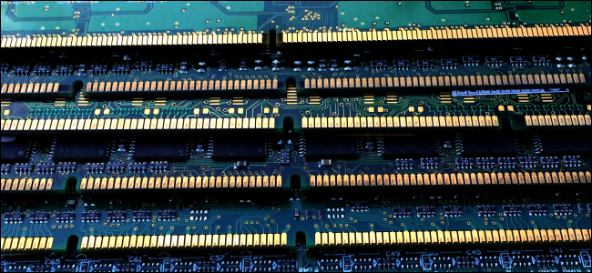 Sticks de memoria de acceso aleatorio (RAM) para una computadora.