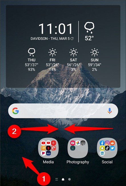 Pellizque la pantalla de inicio o mantenga presionada la pantalla.