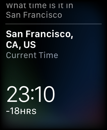 Siri responde a una consulta de manos libres en Apple Watch.