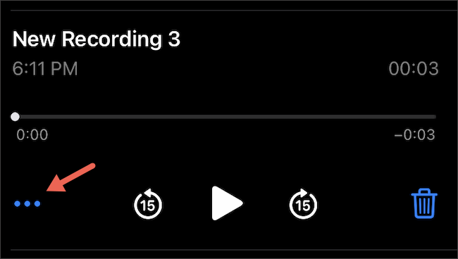 Toque el menú de tres puntos en las notas de voz del iPhone