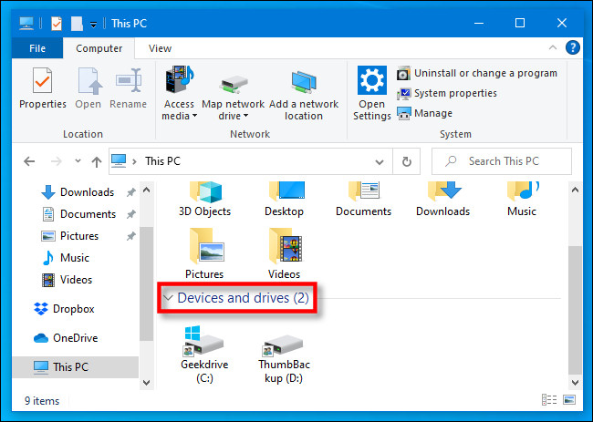 En esta PC, busque la sección "Dispositivos y unidades" en el Explorador de archivos de Windows 10.
