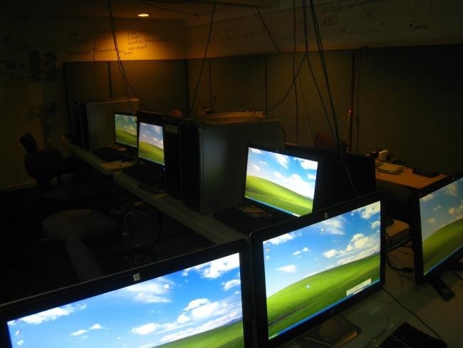 computadoras-windows-en-laboratorio-de-computación