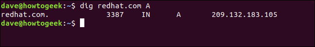 El comando "dig redhat.com A" en una ventana de terminal.
