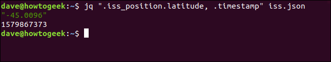 El comando "jq" .iss_position.latitude, .timestamp "iss.json" en una ventana de terminal.