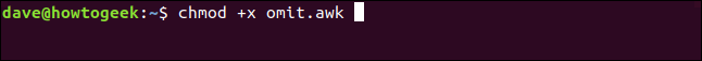 El comando "chmod + x omit.awk" en una ventana de terminal.