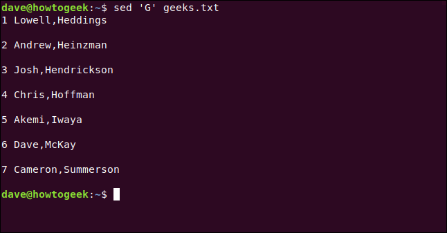 El comando "sed 'G' geeks.txt" en una ventana de terminal.