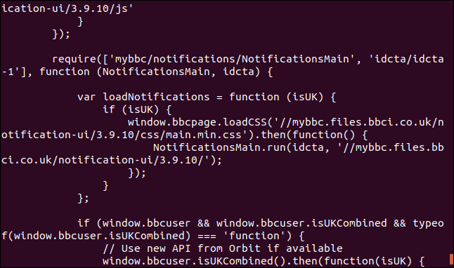 Salida de curl que muestra el código fuente de la página web en una ventana de terminal