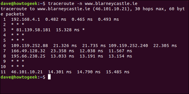El comando "traceroute -n blarneycastle.ie" en una ventana de terminal.