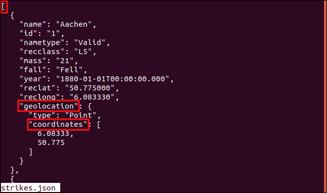 La ruta a la matriz en un objeto JSON anidado resaltado en una ventana de terminal.