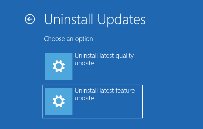 Seleccionando "Desinstalar la última actualización de funciones" en la pantalla Desinstalar actualizaciones