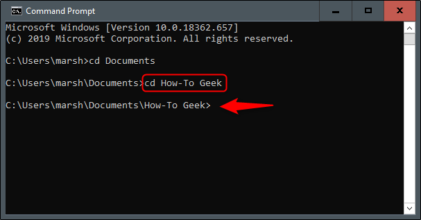 El comando "cd How-To Geek" en el símbolo del sistema.