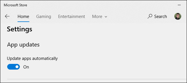 Actualizaciones automáticas de aplicaciones habilitadas en la tienda de Windows 10.