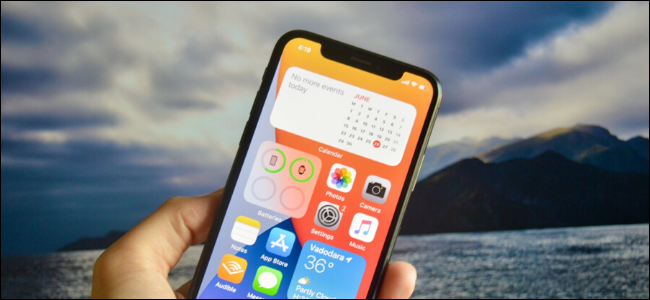 Pantalla de inicio de iOS 14 con widgets