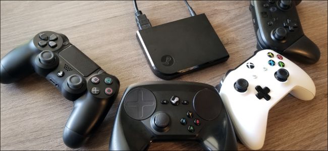 colección de controladores de PS4 y Xbox en la mesa