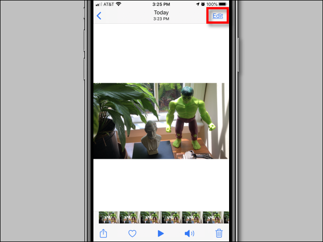 Toque el botón Editar en Fotos en iPhone