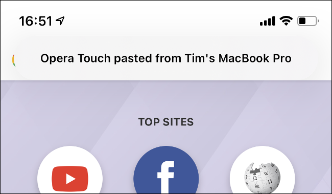 Un mensaje "Opera Touch pegado desde MacBook Pro" en iOS 14.