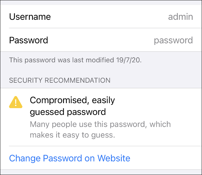 Un mensaje de "Contraseña comprometida y fácilmente adivinada" en iOS 14.