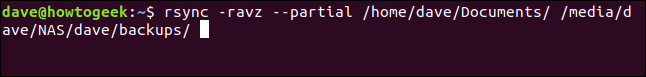 rsync -ravz --partial / home / dave / Documents / / media / dave / NAS / dave / Backups / en una ventana de terminal