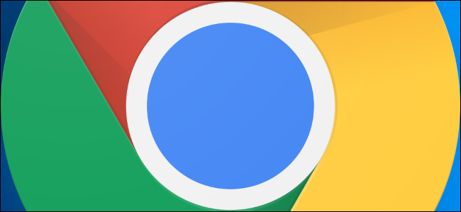 Un primer plano del logotipo de Google Chrome sobre un fondo azul.
